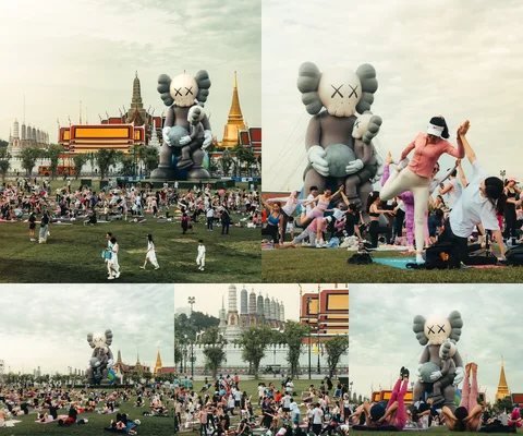 ภาพรีวิว KAWS:HOLIDAY • Pilates & Yoga — กิจกรรมพิลาทิสและโยคะกลางสนามหลวงกับฉากงานศิลปะ